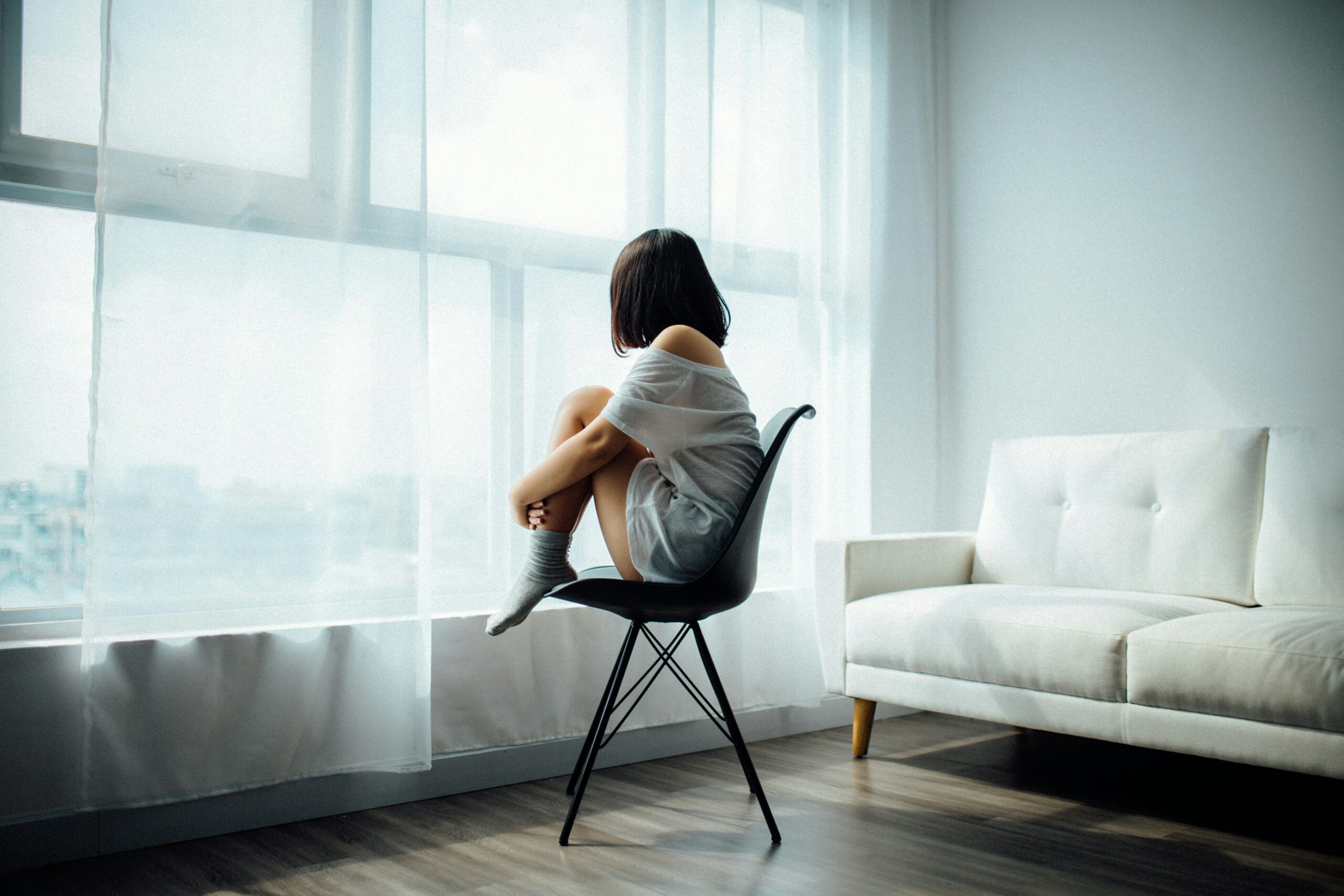 dépression saisonnière d'une femme, qu'elle impacte la lumière a t-elle sur notre peau et notre corps ?
